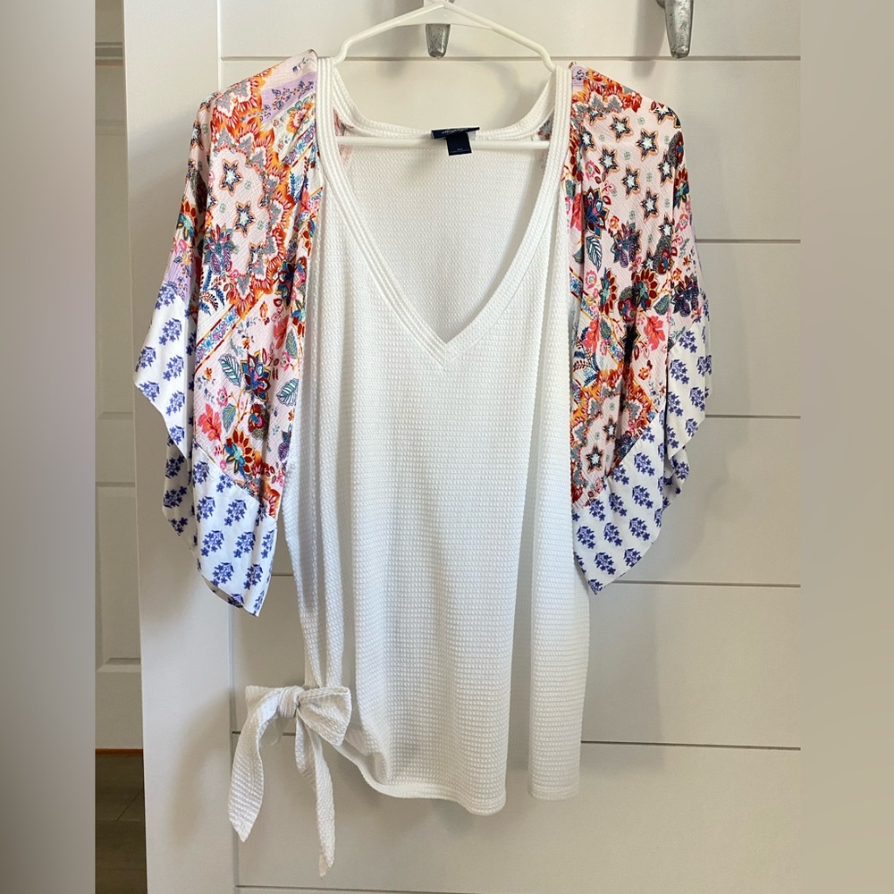 Boho White/Multi Print Sleeve Top with Side Tie. Daytrip Brand. Size M.